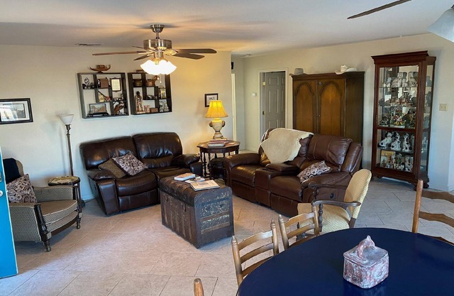 Tranquill Cabin on Edge of Town (Pet Friendly)