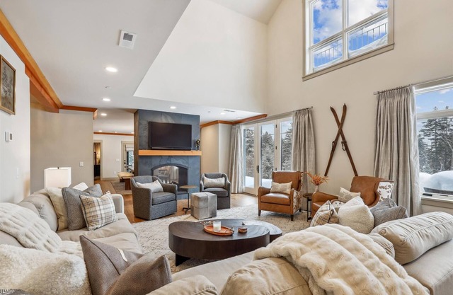 Trapp Alpine Chalet at von Trapp Family Lodge: 4 br, a/c, firepit, deck & views, resort amenities!