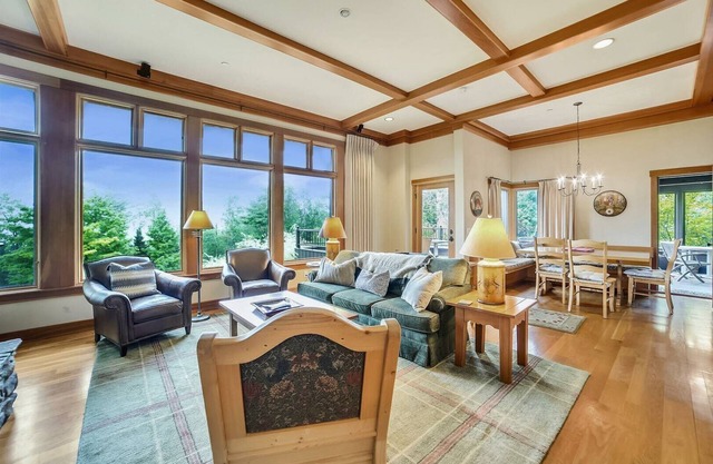 Trapp Family Luxury Villa in Stowe, 3-BRs, Sleeps 8, June 25 - July 3