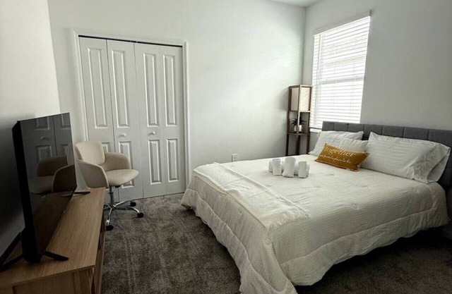 Traveling workers w/full kitchen and living space