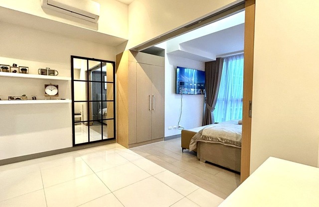 Traveller's Pad in Bonifacio Global City, Fort Bonifacio - 20mins away from NAIA