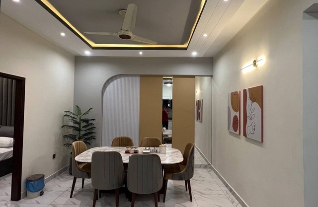 Travellers Heaven 3br Apt Nishat Commercial