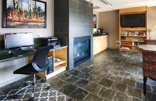 Travelodge by Wyndham Abbotsford Bakerview