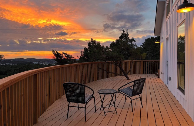 Travis Treehouse, Private Couples Getaway
