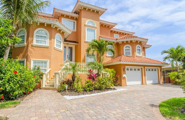 Treasure Island Luxury Waterfront Vacation Home on Boca Ciega Bay!