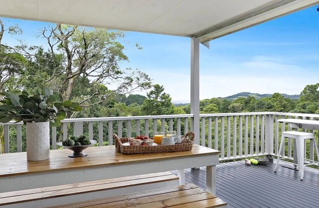 Tree-Scape Retreat – a serene oasis featuring breathtaking views, pet friendly accommodation