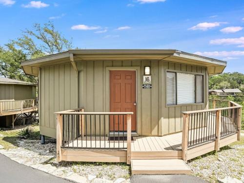 Treehouse Bungalow With Community Poolhot Tub 16