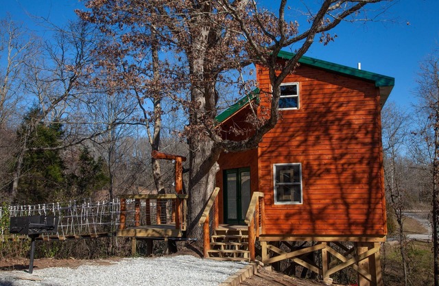 Treehouse Hot Tub Cabin-Closest Cabins to Garden of the Gods-Shawnee Forest