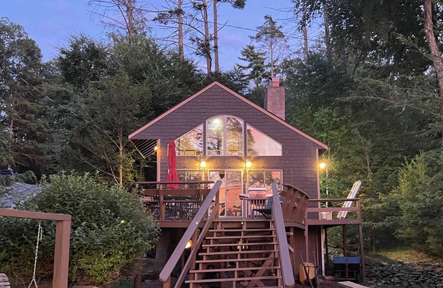 Treehouse on Lake Wallenpaupack - Lakefront & Dock
