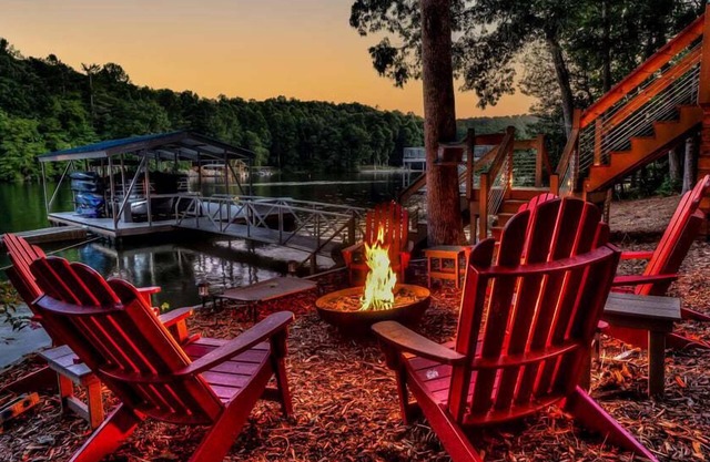 Treehouse on the Lake - Pet Friendly | Private Dock | Lake Nottely