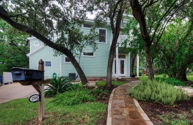 Treetop Guesthouse - Monthly Rental - South Central