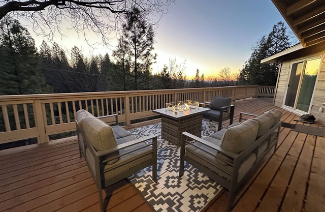 Treetop Hideaway- Cedar Ridge, Sonora, Treetop Hideaway