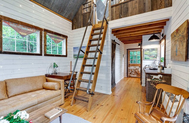 Treetop Hideaways: The Redbud Treehouse