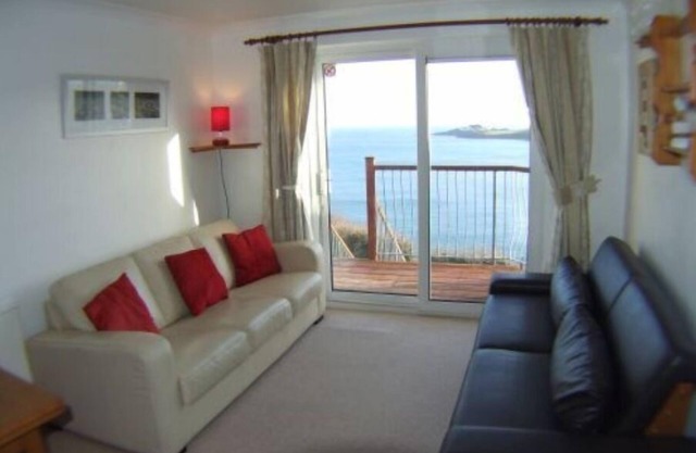 Treloen Apartment 6 - Clifftop Apartment in Mevagissey with 'Wow' seaviews