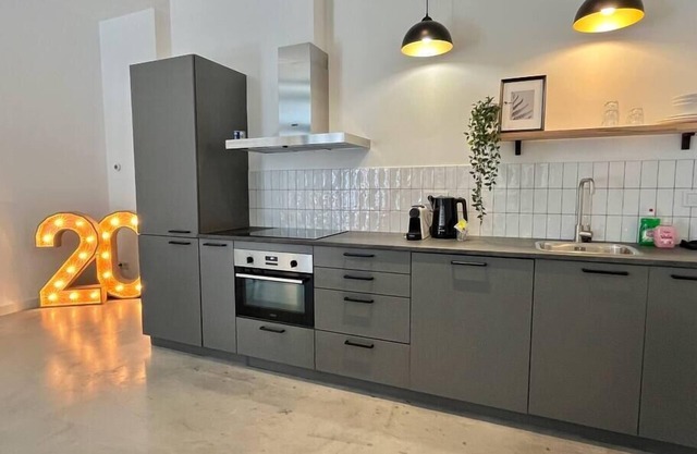 Trendy 2 Bedroom Serviced Apartment 69m2 -LH20-