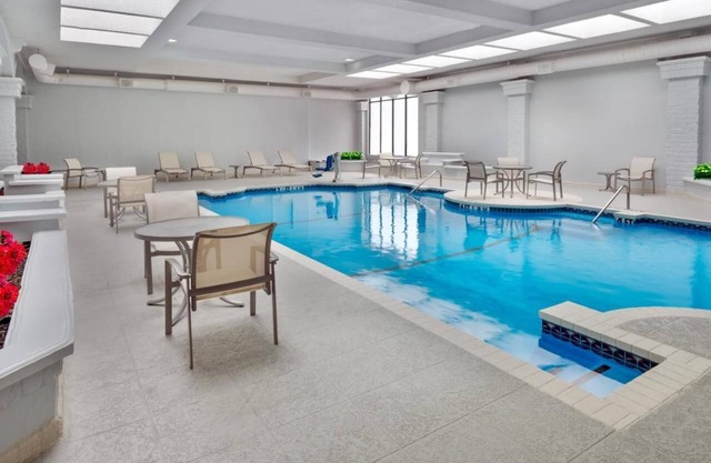 Trendy Dallas Stay | Complimentary Breakfast, Pool & Parking