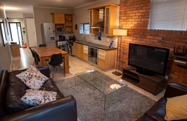Trendy Loft with Pool and Balcony in Popular Sandton