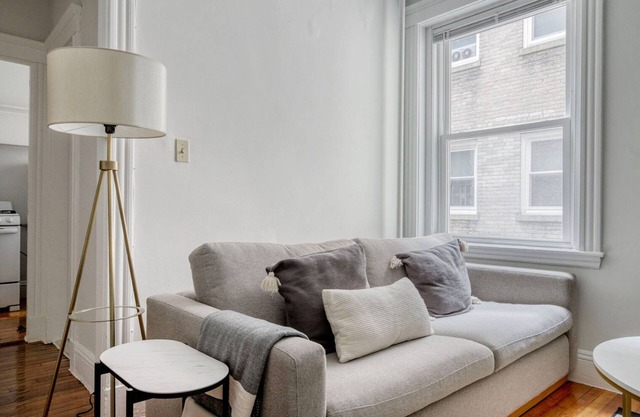 Trendy Longwood Studio w/Shared W/D, near Bars & Dining, by Blueground