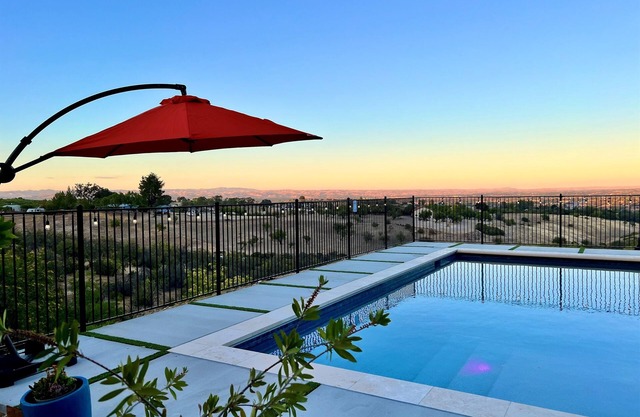 Trendy NEW ESTATE- 5 Min to Downtown