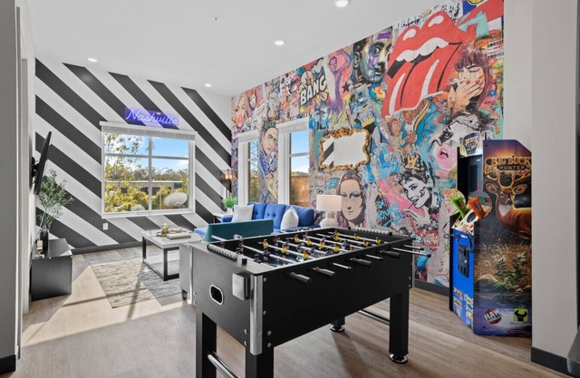 Trendy Oasis: 8 Min to Broadway w/Arcade Fun!