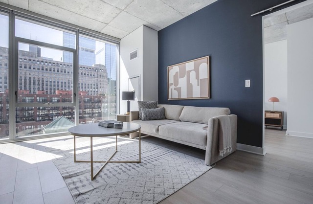 Trendy River North 1BR w/Pool & Gym, near Riverwalk, by Blueground