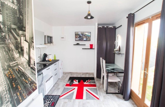 Trendy studio London jacuzzi/outdoor pool