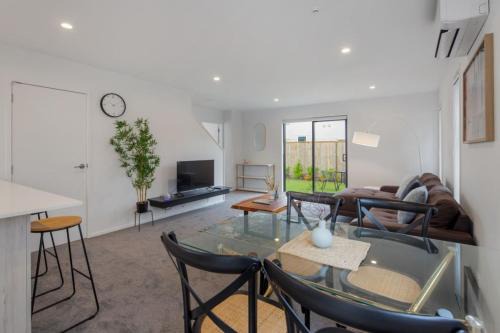 Trentham Stylish 2-BR Retreat