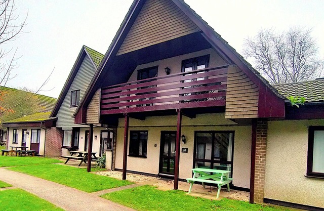 Trevithick Cottage Sleeps 6, Dog Friendly, Parking