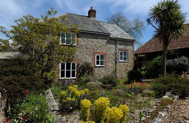 TRILL COTTAGE, pet friendly, with open fire in Musbury