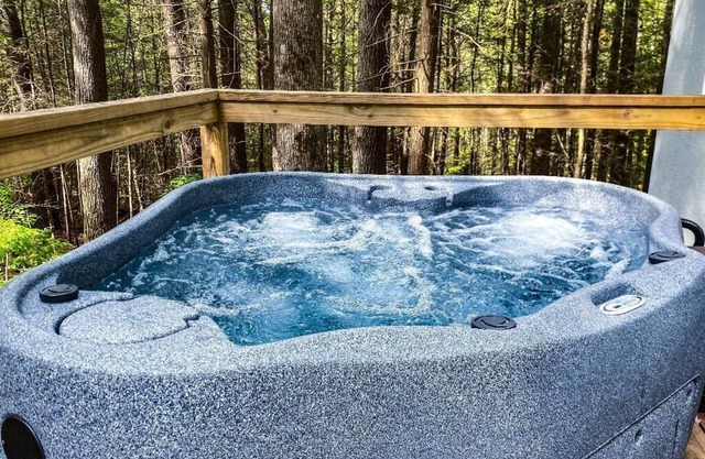 Trillium Tiny Home with Hottub - Pet Friendly