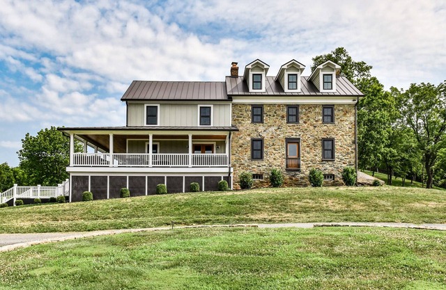Trinity Farm Estate: Magnolia 1775 Historical Farmhouse