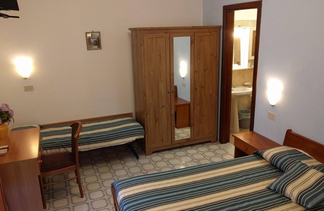 Tripla ST-Triple room-Ensuite with Shower