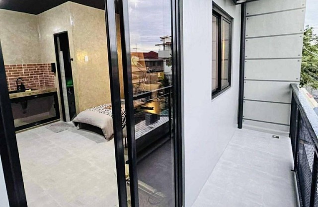 Triple Deluxe room Casa Karina-Lucena City