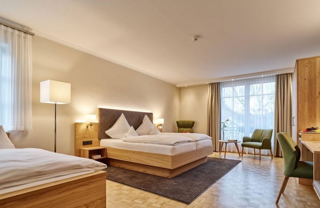 Triple Room Shower/WC - Hotel-Weingut Weis