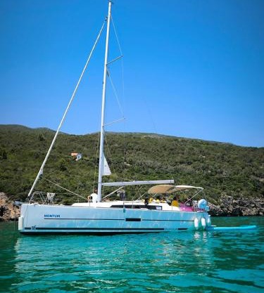 TROIA - Veleiro em marina