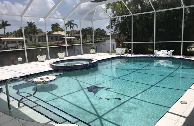 Tropical Bay - 3 Bed/2 B - Huge Pool Area, Spa South Exposure in Four Mile Cove