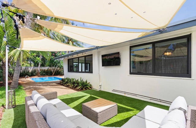 Tropical Beach House!