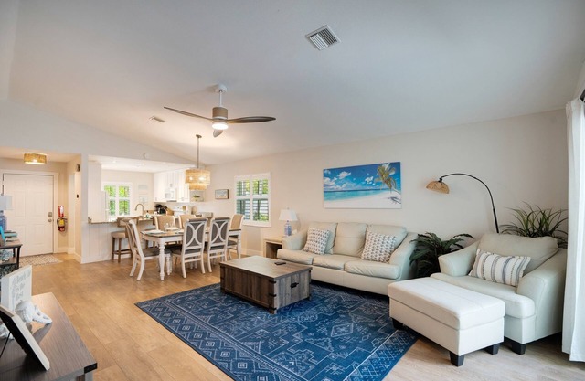 Tropical Breeze: Renovation Sleeps 16 Hot tub Pool