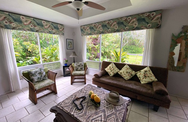 Tropical Forest Retreat Near Ocean - Ho'ohauoli