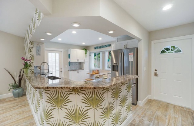 Tropical Getaway: Welcoming Home, Big Backyard