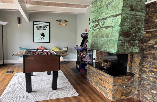 Tropical Lagoon w/Private Pool & Game Room!