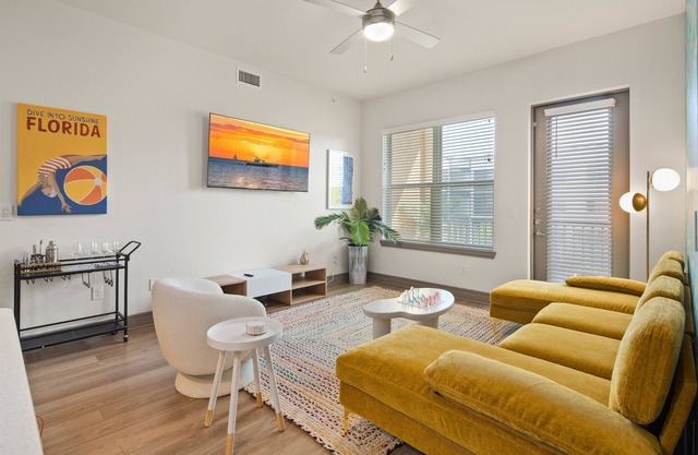 Tropical Oasis 2BR/2BA w./Pool, Gym, and Theater