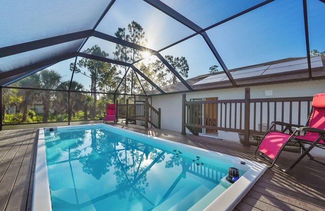 Tropical Paradise 3BR/2BA- Jetted, heated Pool