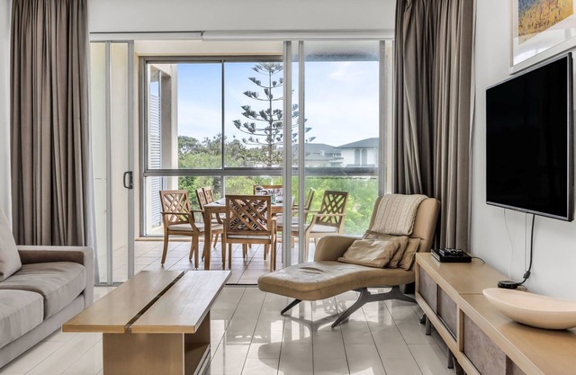 Tropical Park View Retreat 3BR Bali Resort in Kingscliff (1210)