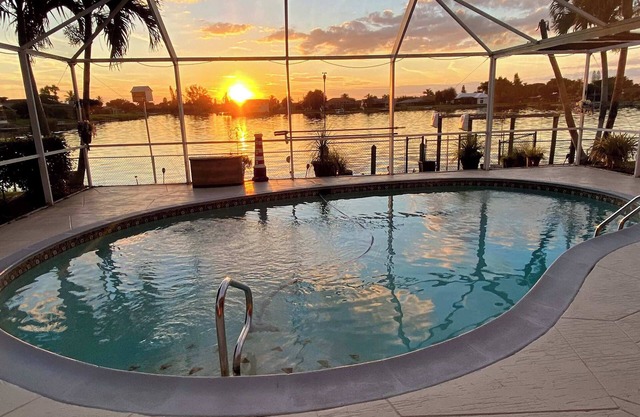 Tropical pool & kayak fun, Cape Coral