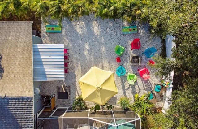 Tropical Pool Retreat in Tarpon Springs