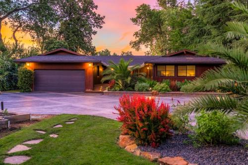 Tropical Riverhouse Retreat