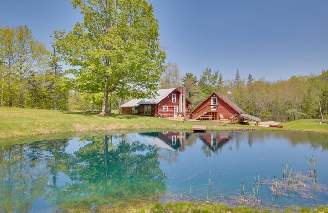 Trout Ponds & Sauna: Unique Log Cabin in Freedom