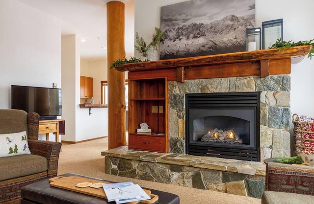 True Ski In/Out. Private Hot Tub on the Balcony