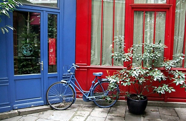 Truly Marais !Set in a passage flowered setting with beautiful colored windows.